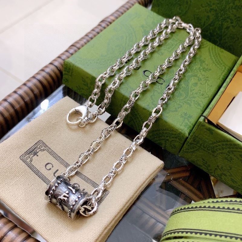 G*u*i necklaces